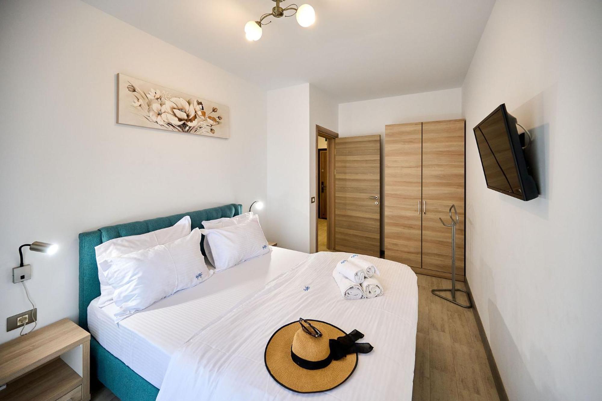 Evelyn'S Apartment Spa&Pool Beach Resort 马马亚 外观 照片