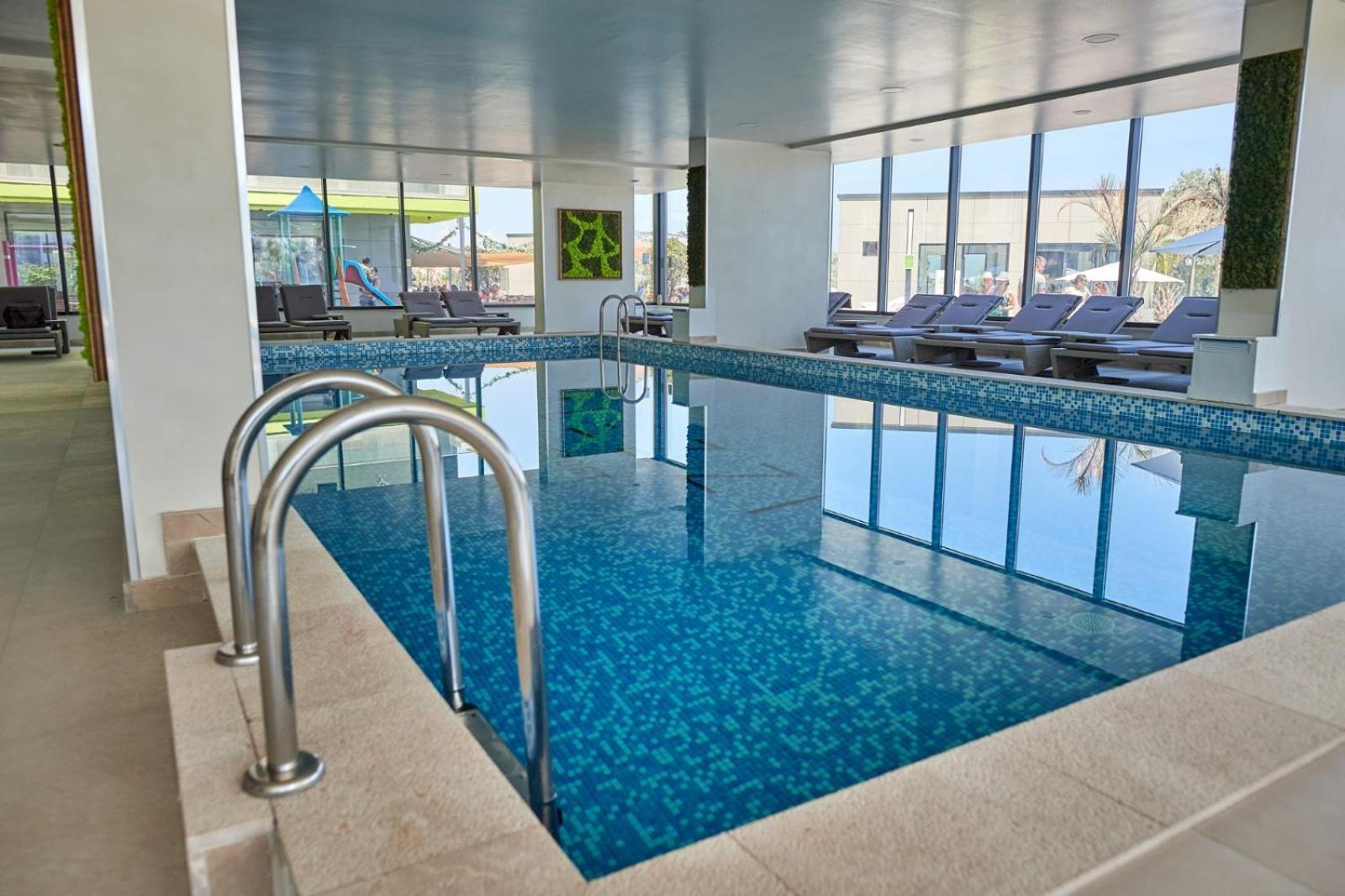Evelyn'S Apartment Spa&Pool Beach Resort 马马亚 外观 照片